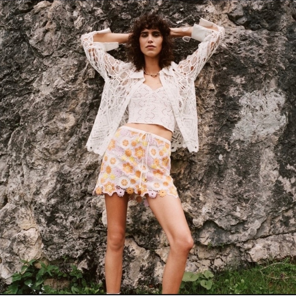 ZARA FLORAL CROCHET MINI SKIRT XS